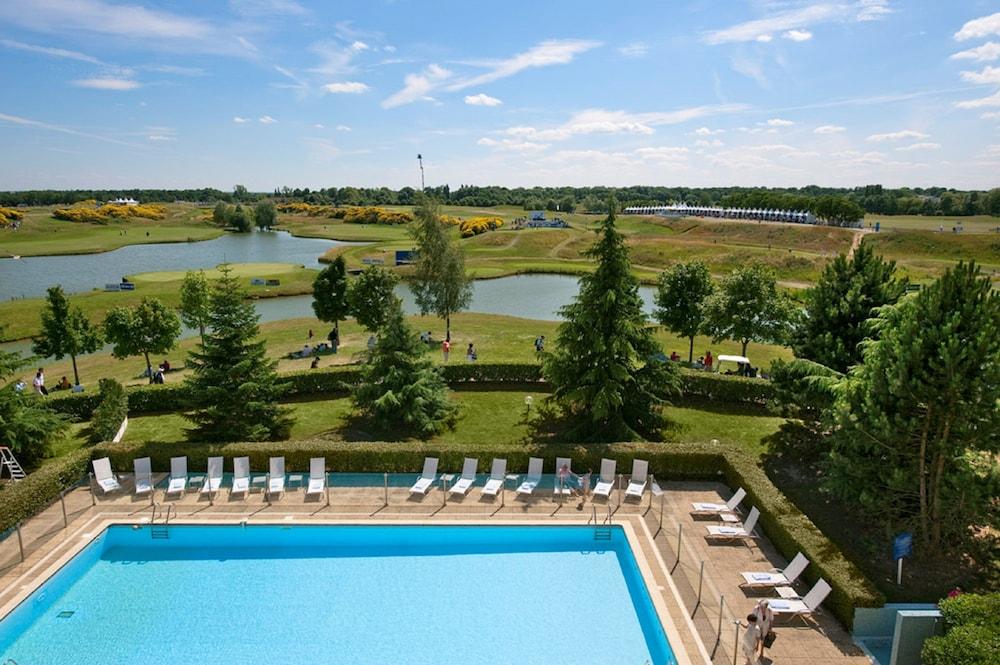 Novotel Saint-Quentin En Yvelines Magny-les-Hameaux Exterior foto