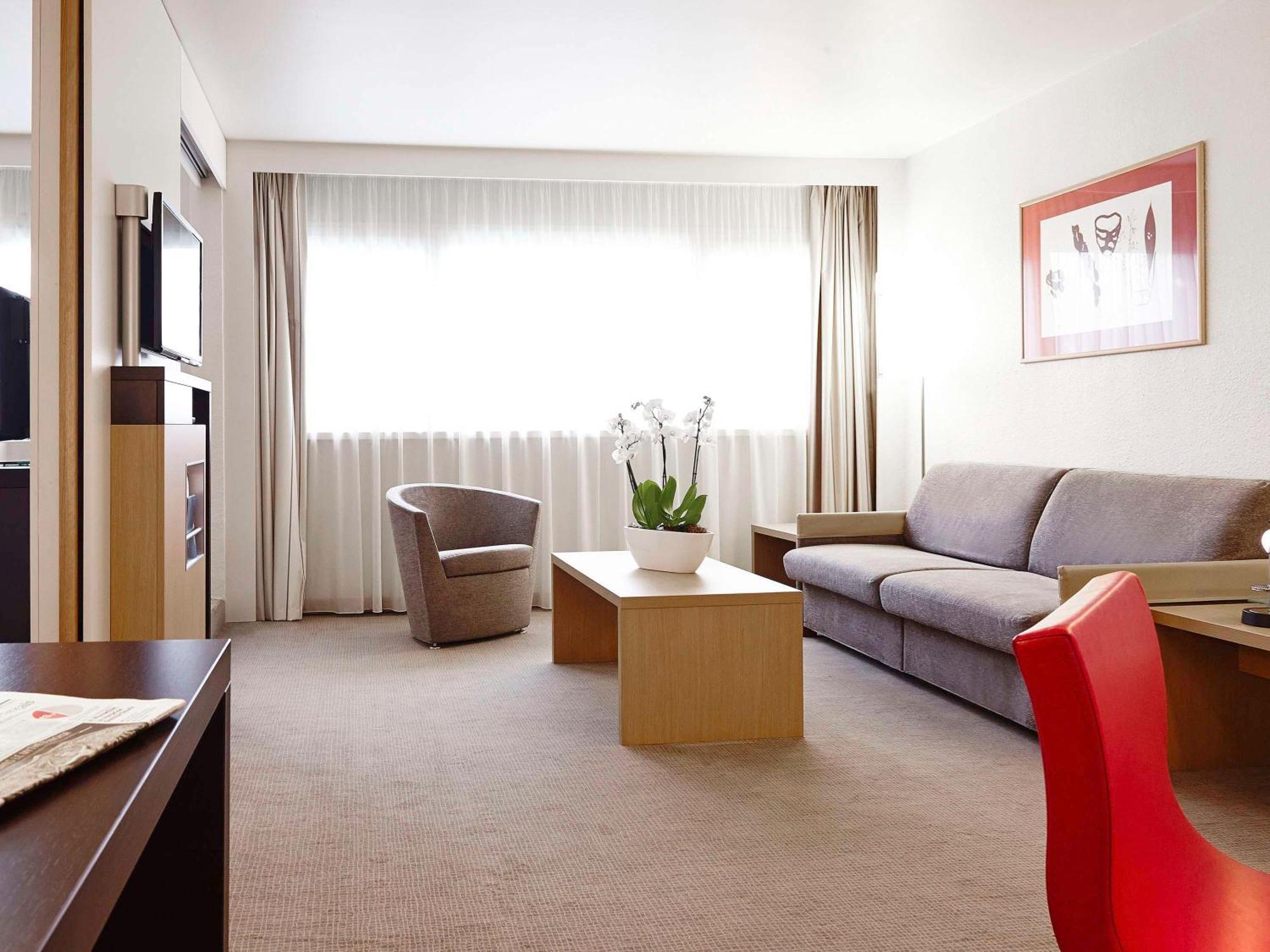 Novotel Saint-Quentin En Yvelines Magny-les-Hameaux Exterior foto